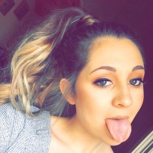 Meet your Posher, Makenzie